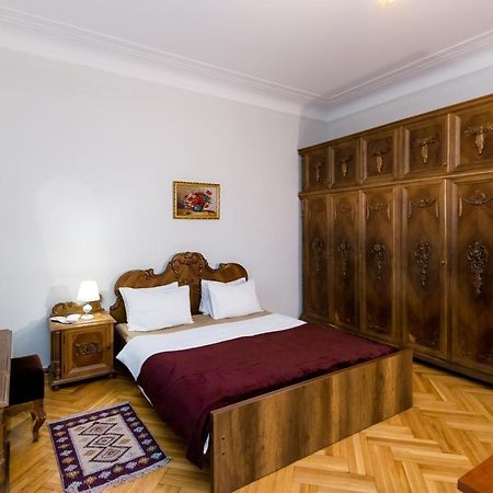 Apartment Gallery Rustaveli 1 Tbilisi Exterior foto