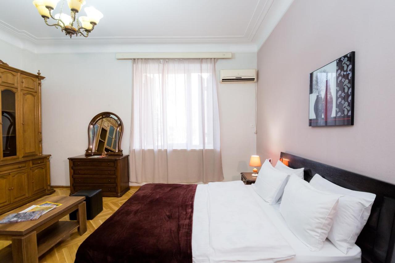 Apartment Gallery Rustaveli 1 Tbilisi Exterior foto