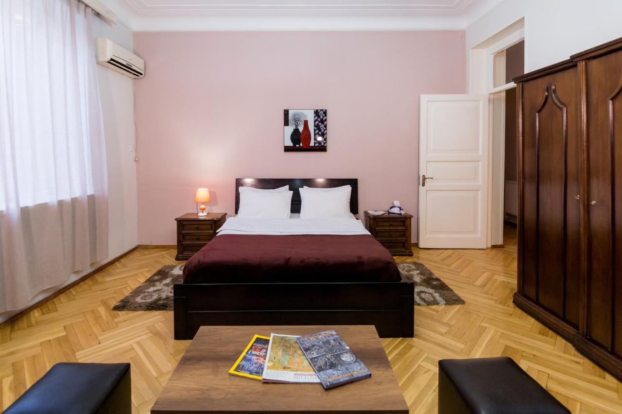 Apartment Gallery Rustaveli 1 Tbilisi Exterior foto