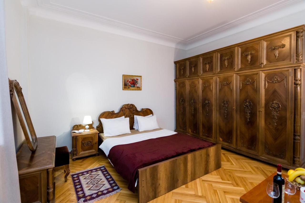 Apartment Gallery Rustaveli 1 Tbilisi Exterior foto