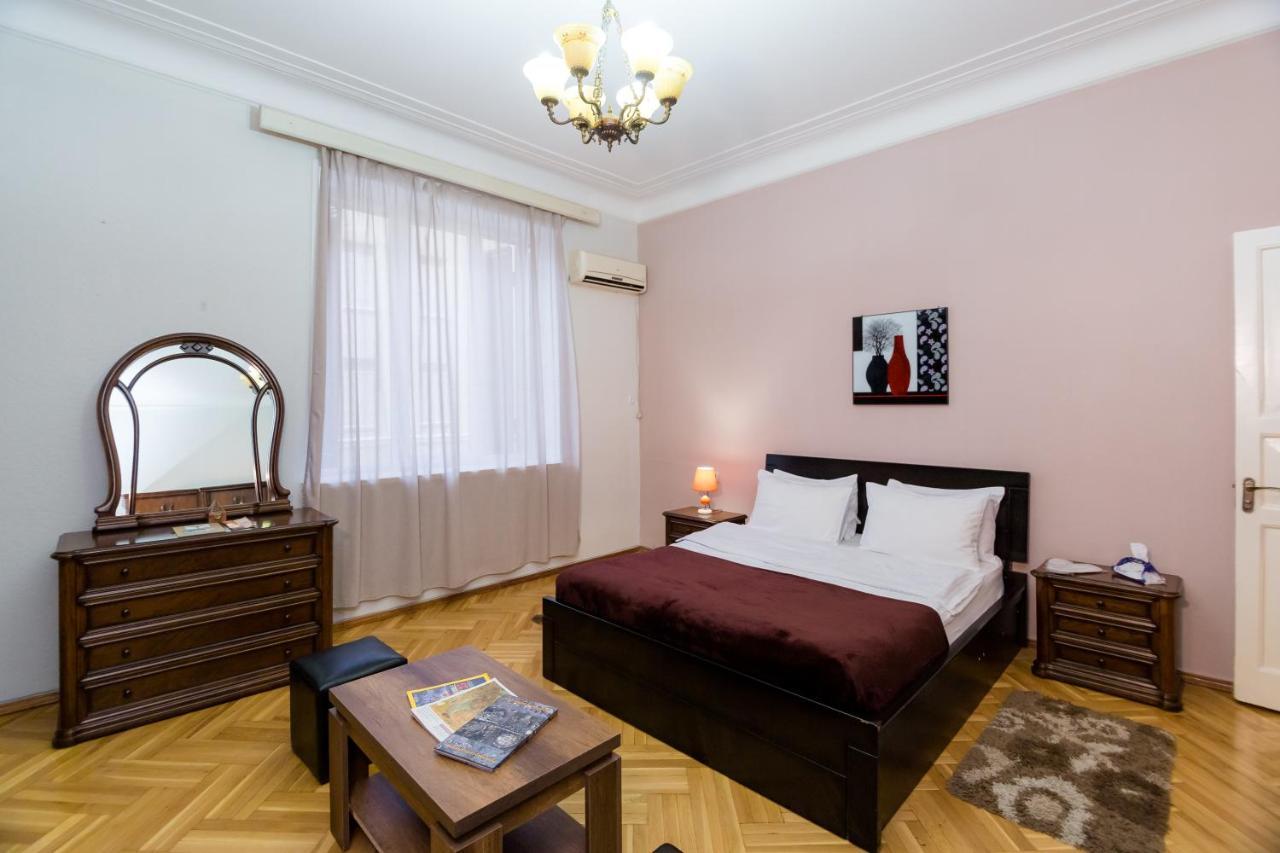 Apartment Gallery Rustaveli 1 Tbilisi Exterior foto